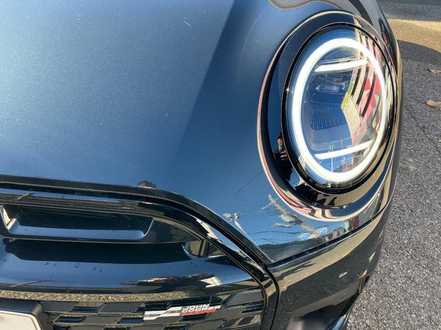 ＭＩＮＩ クーパーＳ　ジョン・クーパー・ワークス・トリム　認定中古車　ワンオナ　ＪＣＷＴＲＩＭ　ＭＰＫＧ　レッドルーフ・ミラーキャップ　ｈａｒｍａｎ／ｋａｒｄｏｎスピーカー　電動フロントシート　ヘッドアップＤ　純正革シート　純ナビ　シートヒーター　ＥＴＣ（21枚目）