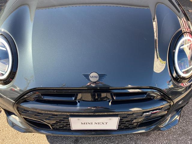 ＭＩＮＩ クーパーＳ　ジョン・クーパー・ワークス・トリム　認定中古車　ワンオナ　ＪＣＷＴＲＩＭ　ＭＰＫＧ　レッドルーフ・ミラーキャップ　ｈａｒｍａｎ／ｋａｒｄｏｎスピーカー　電動フロントシート　ヘッドアップＤ　純正革シート　純ナビ　シートヒーター　ＥＴＣ（41枚目）