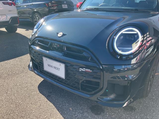ＭＩＮＩ クーパーＳ　ジョン・クーパー・ワークス・トリム　認定中古車　ワンオナ　ＪＣＷＴＲＩＭ　ＭＰＫＧ　レッドルーフ・ミラーキャップ　ｈａｒｍａｎ／ｋａｒｄｏｎスピーカー　電動フロントシート　ヘッドアップＤ　純正革シート　純ナビ　シートヒーター　ＥＴＣ（42枚目）