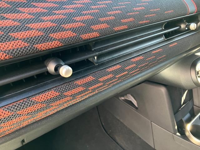 ＭＩＮＩ クーパーＳ　ジョン・クーパー・ワークス・トリム　認定中古車　ワンオナ　ＪＣＷＴＲＩＭ　ＭＰＫＧ　レッドルーフ・ミラーキャップ　ｈａｒｍａｎ／ｋａｒｄｏｎスピーカー　電動フロントシート　ヘッドアップＤ　純正革シート　純ナビ　シートヒーター　ＥＴＣ（64枚目）