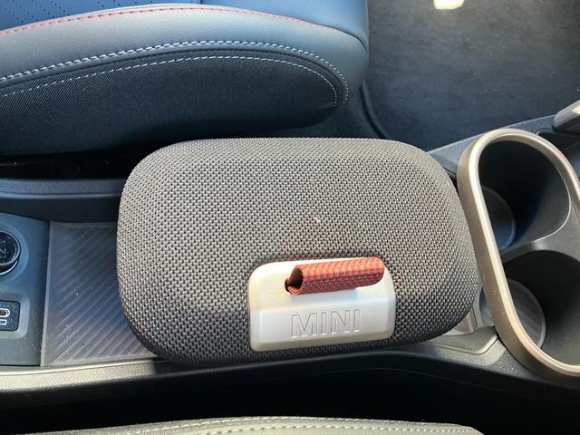 ＭＩＮＩ クーパーＳ　ジョン・クーパー・ワークス・トリム　認定中古車　ワンオナ　ＪＣＷＴＲＩＭ　ＭＰＫＧ　レッドルーフ・ミラーキャップ　ｈａｒｍａｎ／ｋａｒｄｏｎスピーカー　電動フロントシート　ヘッドアップＤ　純正革シート　純ナビ　シートヒーター　ＥＴＣ（73枚目）