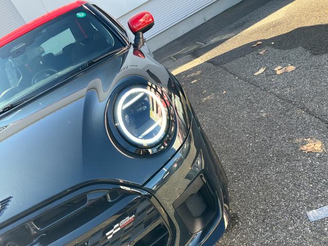 ＭＩＮＩ クーパーＳ　ジョン・クーパー・ワークス・トリム　認定中古車　ワンオナ　ＪＣＷＴＲＩＭ　ＭＰＫＧ　レッドルーフ・ミラーキャップ　ｈａｒｍａｎ／ｋａｒｄｏｎスピーカー　電動フロントシート　ヘッドアップＤ　純正革シート　純ナビ　シートヒーター　ＥＴＣ（76枚目）