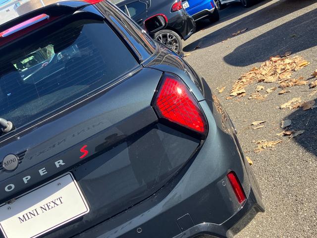 ＭＩＮＩ クーパーＳ　ジョン・クーパー・ワークス・トリム　認定中古車　ワンオナ　ＪＣＷＴＲＩＭ　ＭＰＫＧ　レッドルーフ・ミラーキャップ　ｈａｒｍａｎ／ｋａｒｄｏｎスピーカー　電動フロントシート　ヘッドアップＤ　純正革シート　純ナビ　シートヒーター　ＥＴＣ（77枚目）