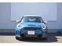 ＭＩＮＩ クーパーＳプレミアムプラスパックエッセンシャルトリム　認定中古車　元デモカー　ヘッドアップディスプレイ　ワイヤレスチャージ　ＡｐｐｌｅＣａｒＰｌａｙ　バックカメラ　ミラー内蔵ＥＴＣ　クルーズコントロール　衝突軽減ブレーキ　シートヒーター　禁煙車（8枚目）