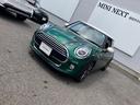 ＭＩＮＩ クーパー　６０イヤーズエディション　正規認定中古車　ワンオーナー　純正ナビ　ヘッドライトＬＥＤ　ドライブレコーダー　クルーズコントロール　Ｂｌｕｅｔｏｏｔｈ　パーキングアシスト　アイドリングストップ　茶革シート　ボンネットストライプ（2枚目）
