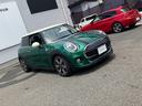 ＭＩＮＩ クーパー　６０イヤーズエディション　正規認定中古車　ワンオーナー　純正ナビ　ヘッドライトＬＥＤ　ドライブレコーダー　クルーズコントロール　Ｂｌｕｅｔｏｏｔｈ　パーキングアシスト　アイドリングストップ　茶革シート　ボンネットストライプ（6枚目）