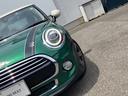 クーパー　６０イヤーズエディション　正規認定中古車　ワンオーナー　純正ナビ　ヘッドライトＬＥＤ　ドライブレコーダー　クルーズコントロール　Ｂｌｕｅｔｏｏｔｈ　パーキングアシスト　アイドリングストップ　茶革シート　ボンネットストライプ（60枚目）