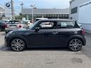 ＭＩＮＩ クーパーＳプレミアムプラスパッケジミニユアーズトリム　正規認定中古車　ワンオーナー　純正ナビ　リアビューカメラ　障害物センサー　ワイヤレス充電　シートヒーター付ブラックレザーシート　ドライブアシスト　１８インチＡＷ　ＥＴＣ２．０　前後ドラレコ（7枚目）