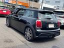 ＭＩＮＩ クーパーＳプレミアムプラスパッケジミニユアーズトリム　正規認定中古車　ワンオーナー　純正ナビ　リアビューカメラ　障害物センサー　ワイヤレス充電　シートヒーター付ブラックレザーシート　ドライブアシスト　１８インチＡＷ　ＥＴＣ２．０　前後ドラレコ（8枚目）