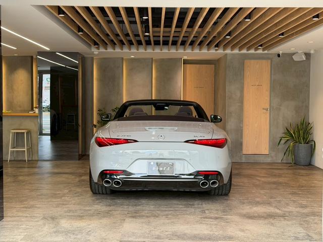 SL SL43 ヘッドアップディスプレイ アルペングレー 新車保障継承付 イエローキャリパー ナッパ革シート シートヒーター ベンチレーション ワイヤレス充電 全周囲カメラ パワーバックドア 黒幌 LEDヘッドライト(10枚目)
