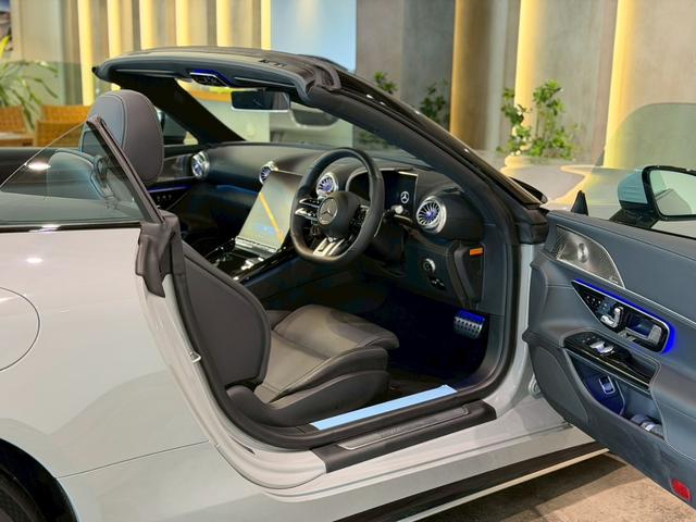 SL SL43 ヘッドアップディスプレイ アルペングレー 新車保障継承付 イエローキャリパー ナッパ革シート シートヒーター ベンチレーション ワイヤレス充電 全周囲カメラ パワーバックドア 黒幌 LEDヘッドライト(20枚目)