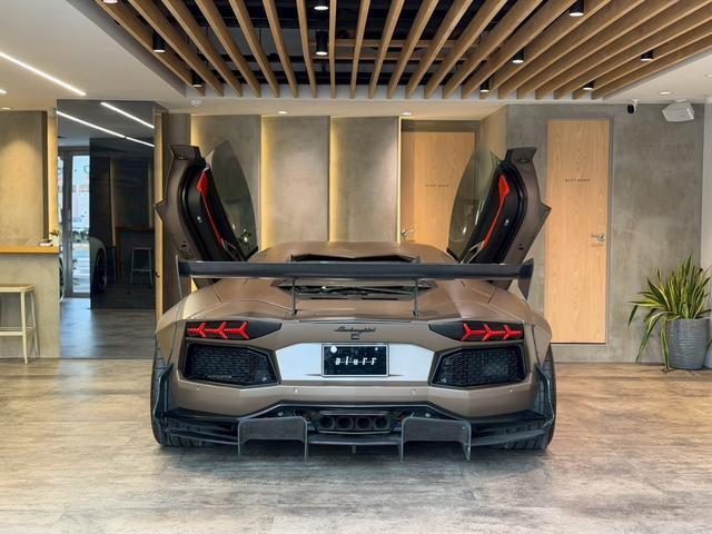 アヴェンタドール ＬＰ７００－４　ＬＢ　ＷＯＲＫＳ　Ｌｉｍｉｔｅｄ　Ｅｄｉｔｉｏｎ　カプリストエキゾースト可変バルブ付　ＦＯＲＧＩＡＴＯ　２０／２１ｉｎｃ　ガラスエンジンフード　フロントリフティング　バックカメラ　レーダー探知機（6枚目）