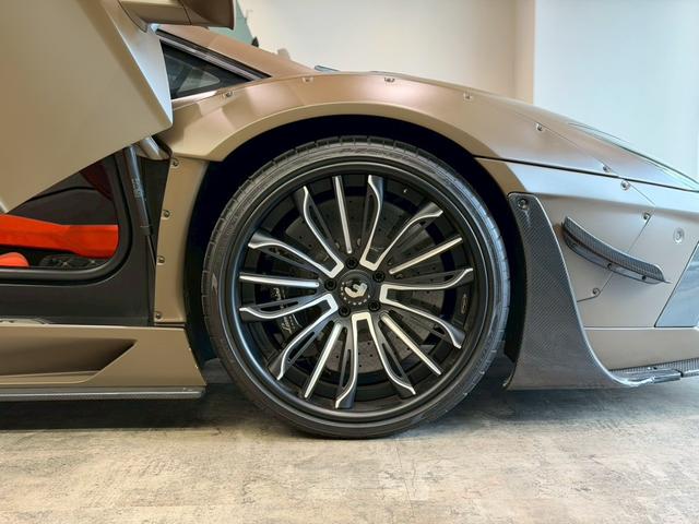 アヴェンタドール ＬＰ７００－４　ＬＢ　ＷＯＲＫＳ　Ｌｉｍｉｔｅｄ　Ｅｄｉｔｉｏｎ　カプリストエキゾースト可変バルブ付　ＦＯＲＧＩＡＴＯ　２０／２１ｉｎｃ　ガラスエンジンフード　フロントリフティング　バックカメラ　レーダー探知機（15枚目）