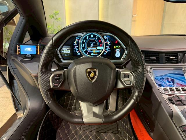 アヴェンタドール ＬＰ７００－４　ＬＢ　ＷＯＲＫＳ　Ｌｉｍｉｔｅｄ　Ｅｄｉｔｉｏｎ　カプリストエキゾースト可変バルブ付　ＦＯＲＧＩＡＴＯ　２０／２１ｉｎｃ　ガラスエンジンフード　フロントリフティング　バックカメラ　レーダー探知機（22枚目）