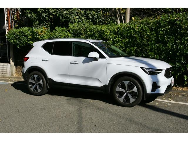 XC40 アルティメット B4 AWD ・ホワイトレザーシート・前後シートヒーター・ステアリングヒーター・前後ドラレコ・ハーマンカードン・ETC・アダプティブクルコン(6枚目)