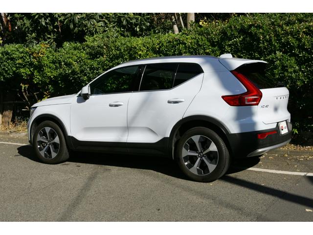 XC40 アルティメット B4 AWD ・ホワイトレザーシート・前後シートヒーター・ステアリングヒーター・前後ドラレコ・ハーマンカードン・ETC・アダプティブクルコン(9枚目)