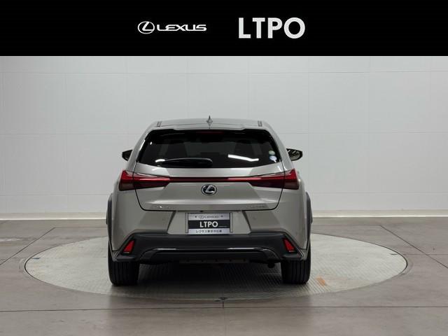 UX UX250h Fスポーツ 黒革シート パワーシート LEDライト 1オーナー DVD再生 オートクルーズコントロール 4WD アルミホイール メモリーナビ スマートキー ミュージックプレイヤー接続可 バックカメラ 盗難防止装置(4枚目)