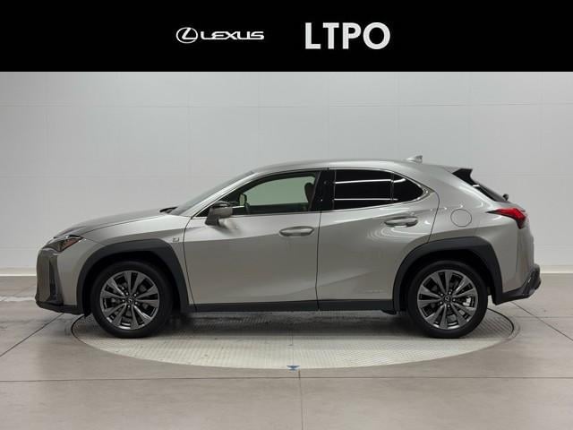 UX UX250h Fスポーツ 黒革シート パワーシート LEDライト 1オーナー DVD再生 オートクルーズコントロール 4WD アルミホイール メモリーナビ スマートキー ミュージックプレイヤー接続可 バックカメラ 盗難防止装置(5枚目)