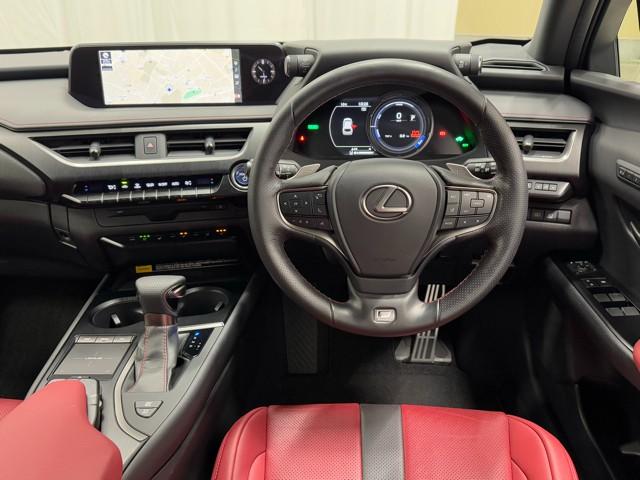 UX UX250h Fスポーツ 黒革シート パワーシート LEDライト 1オーナー DVD再生 オートクルーズコントロール 4WD アルミホイール メモリーナビ スマートキー ミュージックプレイヤー接続可 バックカメラ 盗難防止装置(6枚目)