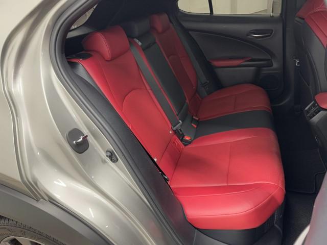 UX UX250h Fスポーツ 黒革シート パワーシート LEDライト 1オーナー DVD再生 オートクルーズコントロール 4WD アルミホイール メモリーナビ スマートキー ミュージックプレイヤー接続可 バックカメラ 盗難防止装置(19枚目)