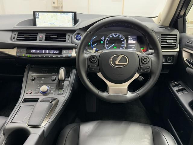 ＣＴ ＣＴ２００ｈ　バージョンＣ　ＴＶナビ　サイドエアバック　地デジＴＶ　バックガイドモニター　アルミ　キーレスエントリー　ＥＳＣ　ＥＴＣ付き　ＡＵＴＯエアコン　エアバック　クルーズコントロール付　Ｐシート　パワーウインドウ　スマキー（6枚目）