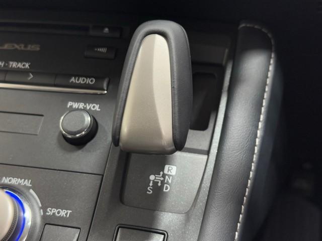 ＣＴ ＣＴ２００ｈ　バージョンＣ　ＴＶナビ　サイドエアバック　地デジＴＶ　バックガイドモニター　アルミ　キーレスエントリー　ＥＳＣ　ＥＴＣ付き　ＡＵＴＯエアコン　エアバック　クルーズコントロール付　Ｐシート　パワーウインドウ　スマキー（11枚目）