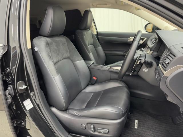 ＣＴ ＣＴ２００ｈ　バージョンＣ　ＴＶナビ　サイドエアバック　地デジＴＶ　バックガイドモニター　アルミ　キーレスエントリー　ＥＳＣ　ＥＴＣ付き　ＡＵＴＯエアコン　エアバック　クルーズコントロール付　Ｐシート　パワーウインドウ　スマキー（17枚目）