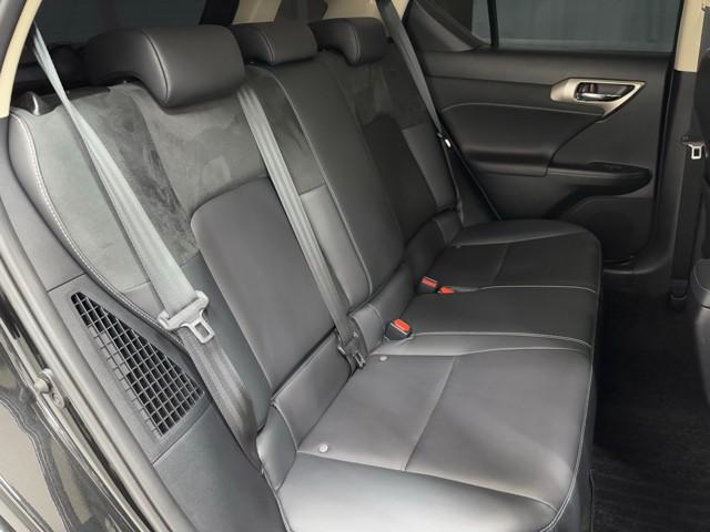 ＣＴ ＣＴ２００ｈ　バージョンＣ　ＴＶナビ　サイドエアバック　地デジＴＶ　バックガイドモニター　アルミ　キーレスエントリー　ＥＳＣ　ＥＴＣ付き　ＡＵＴＯエアコン　エアバック　クルーズコントロール付　Ｐシート　パワーウインドウ　スマキー（18枚目）