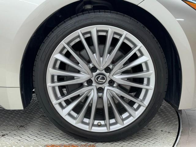 IS IS300h バージョンL パワーウィンドウ ETC車載器 アダクティブクルーズコントロール 1オーナー サイドSRS パワーステアリング 電動シート キーレス TVナビ DVD AC 盗難防止システム 横滑り防止機能 ABS(20枚目)