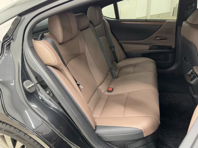 ES ES300h バージョンL フルセグ地デジTV 黒革シート ナビ&TV ワンオーナー ETC 横滑り防止装置 LED スマートキー ミュージックプレイヤー接続可 エアバッグ パワーシート アルミホイール バックモニター エアコン(18枚目)