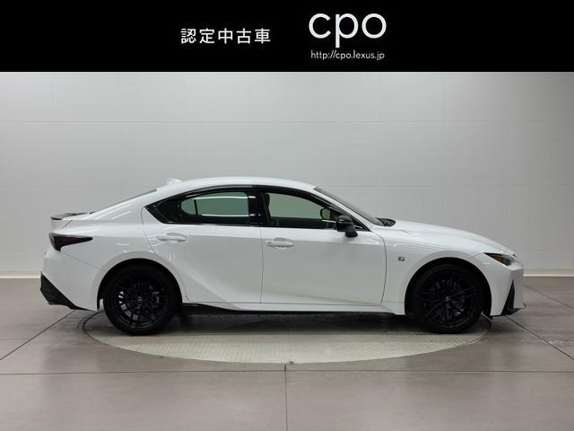 IS IS300h FスポーツモードブラックS LEDヘッドランプ スマートキー ミュージックプレイヤー接続可 フルセグ ワンオーナー メモリーナビ アルミホイール エアコン DVD再生 Pシート ETC バックモニター 追従型クルコン(3枚目)