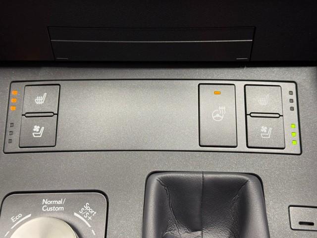 IS IS300h FスポーツモードブラックS LEDヘッドランプ スマートキー ミュージックプレイヤー接続可 フルセグ ワンオーナー メモリーナビ アルミホイール エアコン DVD再生 Pシート ETC バックモニター 追従型クルコン(12枚目)