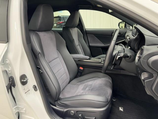 IS IS300h FスポーツモードブラックS LEDヘッドランプ スマートキー ミュージックプレイヤー接続可 フルセグ ワンオーナー メモリーナビ アルミホイール エアコン DVD再生 Pシート ETC バックモニター 追従型クルコン(17枚目)