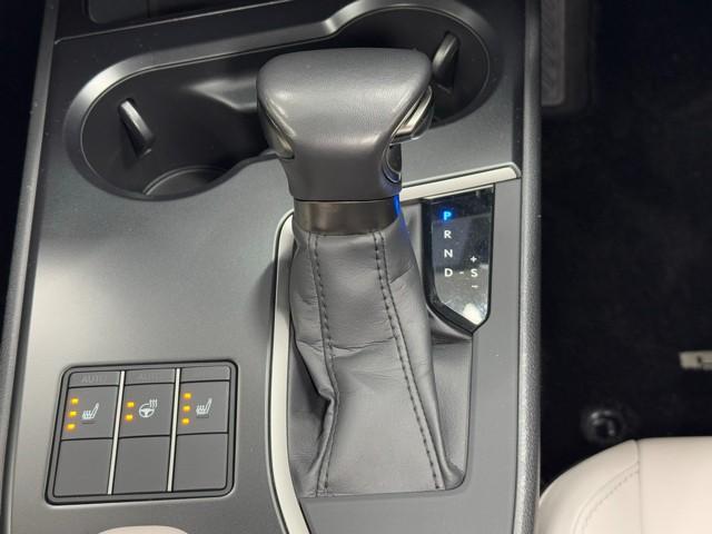 ＵＸ ＵＸ２５０ｈ　バージョンＣ　バックモニター　地デジ　盗難防止システム　ＬＥＤ　キーレス　ＥＴＣ　ＡＵＸ　スマートキー　ナビ＆ＴＶ　電動シート　ＥＳＣ　アルミホイール　メモリーナビ　ＡＢＳ　記録簿　エアバッグ　サイドエアバッグ（11枚目）