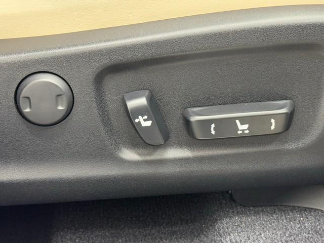 ＲＸ ＲＸ４５０ｈ　キーレスエントリー　ミュージックプレイヤー接続可　盗難防止システム　電動シート　地デジ　ＬＥＤヘッド　ＡＢＳ　メモリーナビ　アルミ　ナビＴＶ　パノラマルーフ　ＤＶＤ　ＥＴＣ　オートエアコン　１オーナー（17枚目）