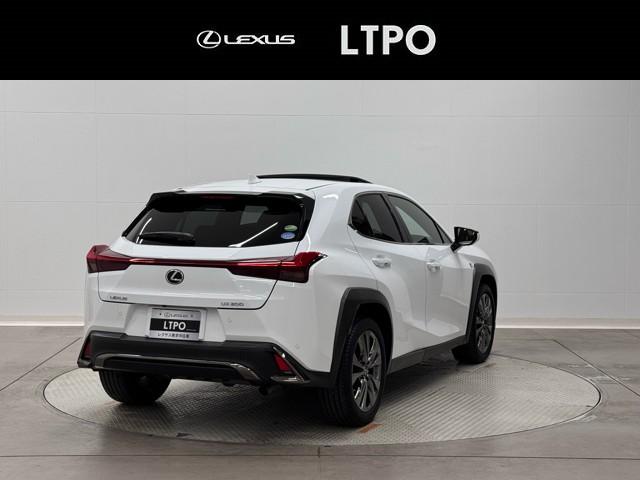 ＵＸ ＵＸ２００　Ｆスポーツ　本革　クルコン　ＰＷシート　オートエアコン　メモリーナビ　ＤＶＤ再生　キーレス　ミュージックプレイヤー接続可　ナビＴＶ　ＡＳＣ　ＬＥＤヘッドライト　アルミホイール　スマートキー　サンルーフ　ＥＴＣ（3枚目）