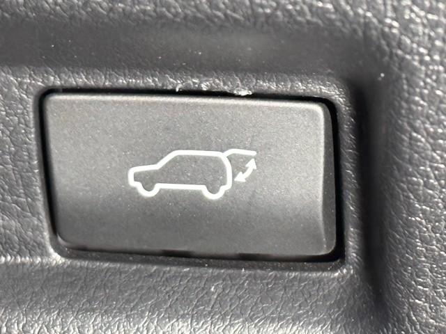 ＵＸ ＵＸ２００　Ｆスポーツ　本革　クルコン　ＰＷシート　オートエアコン　メモリーナビ　ＤＶＤ再生　キーレス　ミュージックプレイヤー接続可　ナビＴＶ　ＡＳＣ　ＬＥＤヘッドライト　アルミホイール　スマートキー　サンルーフ　ＥＴＣ（17枚目）