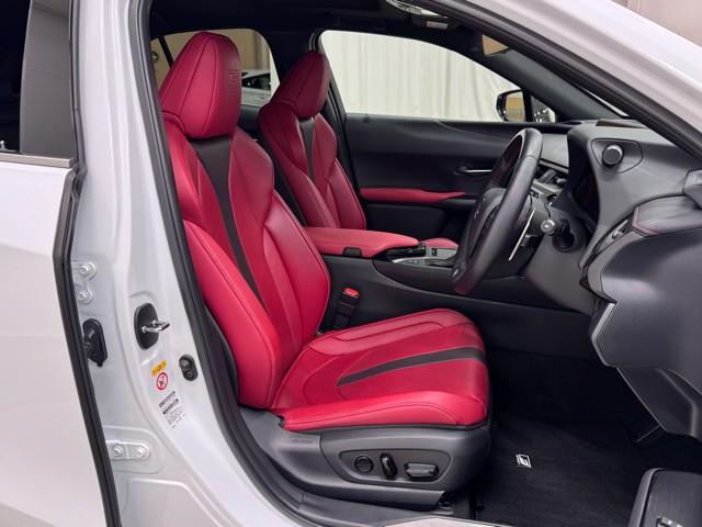 ＵＸ ＵＸ２００　Ｆスポーツ　本革　クルコン　ＰＷシート　オートエアコン　メモリーナビ　ＤＶＤ再生　キーレス　ミュージックプレイヤー接続可　ナビＴＶ　ＡＳＣ　ＬＥＤヘッドライト　アルミホイール　スマートキー　サンルーフ　ＥＴＣ（18枚目）