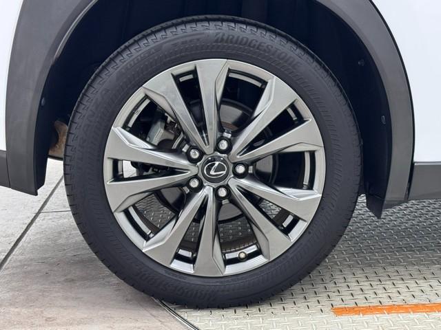 ＵＸ ＵＸ２００　Ｆスポーツ　本革　クルコン　ＰＷシート　オートエアコン　メモリーナビ　ＤＶＤ再生　キーレス　ミュージックプレイヤー接続可　ナビＴＶ　ＡＳＣ　ＬＥＤヘッドライト　アルミホイール　スマートキー　サンルーフ　ＥＴＣ（20枚目）