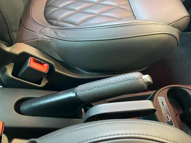 アバルト５９５ ツーリズモ　５ＡＴ　ＥＴＣ　ブラックレザー　ドライブレコーダー　キセノンヘッドライト　Ｂｌｕｅｔｏｏｔｈ　ＡｐｐｌｅＣａＰｌａｙ／ＡｎｄｒｏｉｄＡｕｔｏ　パーキングセンサー（31枚目）