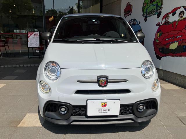 アバルト５９５ コンペティツィオーネ　左ハンドル　５ＭＴ　レコードモンツァマフラー　サベルトシート　ブレンボ製ブレーキキャリパー　キセノンヘッドライト　純正ドライブレコーダー　ＥＴＣ車載器（3枚目）