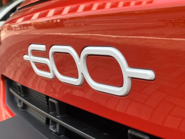 ６００ｅ 　ＥＴＣ　デジタルミラー　ホワイトミラーカバー　１８インチ純正ホイール　レザーシート　シートヒーター　ＬＥＤヘッドライト　ＡｐｐｌｅＣａｒＰｌａｙ／ＡｎｄｒｏｉｄＡｕｔｏ（23枚目）