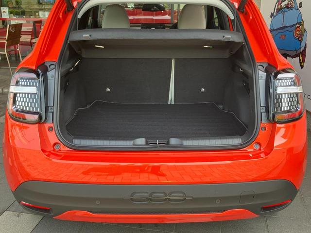 ６００ｅ 　ＥＴＣ　デジタルミラー　ホワイトミラーカバー　１８インチ純正ホイール　レザーシート　シートヒーター　ＬＥＤヘッドライト　ＡｐｐｌｅＣａｒＰｌａｙ／ＡｎｄｒｏｉｄＡｕｔｏ（33枚目）