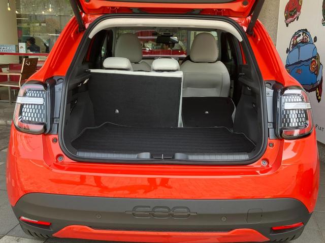 ６００ｅ 　ＥＴＣ　デジタルミラー　ホワイトミラーカバー　１８インチ純正ホイール　レザーシート　シートヒーター　ＬＥＤヘッドライト　ＡｐｐｌｅＣａｒＰｌａｙ／ＡｎｄｒｏｉｄＡｕｔｏ（34枚目）