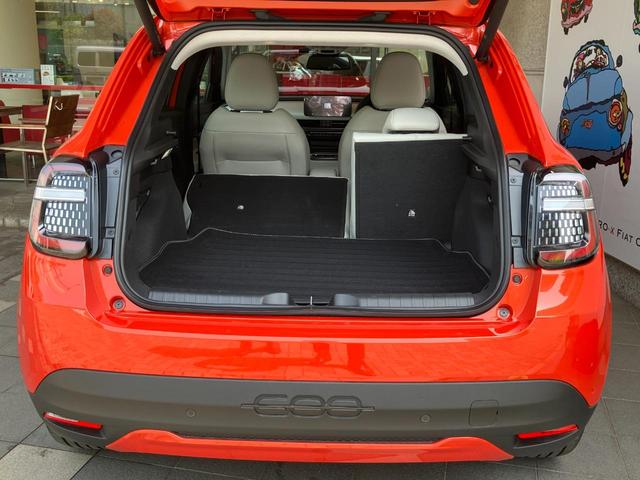 ６００ｅ 　ＥＴＣ　デジタルミラー　ホワイトミラーカバー　１８インチ純正ホイール　レザーシート　シートヒーター　ＬＥＤヘッドライト　ＡｐｐｌｅＣａｒＰｌａｙ／ＡｎｄｒｏｉｄＡｕｔｏ（35枚目）