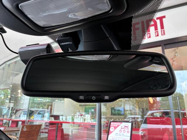 アバルト５９５Ｃ ツーリズモ　ＥＴＣ車載器　ドライブレコーダ　ＡＢＳ　ＥＳＣ　ミュージックプレイヤー接続可　ＵＳＢ　オートエアコン　キーレスエントリー　レザーシート　１７インチアルミホイール（49枚目）