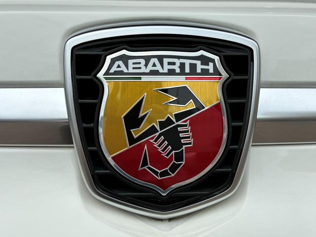 アバルト５９５Ｃ ツーリズモ　ＥＴＣ車載器　ドライブレコーダ　ＡＢＳ　ＥＳＣ　ミュージックプレイヤー接続可　ＵＳＢ　オートエアコン　キーレスエントリー　レザーシート　１７インチアルミホイール（53枚目）