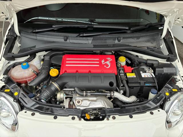 アバルト５９５Ｃ ツーリズモ　ＥＴＣ車載器　ドライブレコーダ　ＡＢＳ　ＥＳＣ　ミュージックプレイヤー接続可　ＵＳＢ　オートエアコン　キーレスエントリー　レザーシート　１７インチアルミホイール（62枚目）