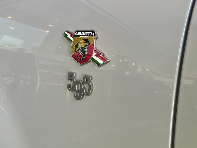 アバルト５９５ エッセエッセ　全国減退６０台　ＥＴＣ　ドライブレコーダー前後　アクラボビッチ社製エキゾートシステム　７インチＵ－ｃｏｎｎｅｃｔ　ＡｐｐｌｅＣａｒｐｌａｙ／ＡｎｄｏｒｏｉｄＡｕｔｏ（17枚目）