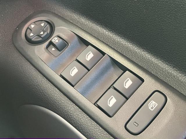 ドブロ ベースグレード　ファブリックシート　ホイールヒーター　１０インチタッチスクリーン　フルカラーＴＦＴマルチファンクションディスプレイ　　１．５Ｌディーゼルターボエンジン（22枚目）